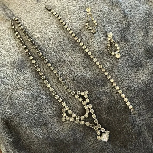 Silver‎ Rhinestone Set - Picture 3 of 5